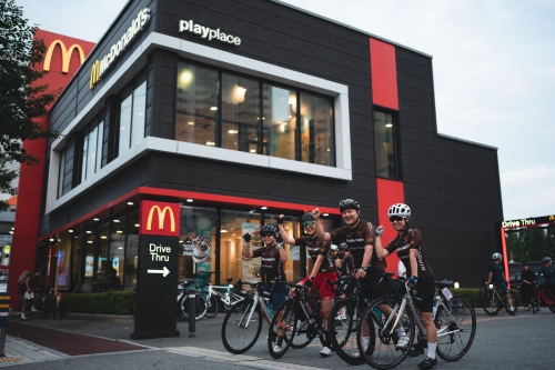 맥도날드는 18일, 19일 열린 2022 코리아채리티라이드에서 부산덕천DT점을 출발 장소로 제공하고, 맥모닝과 빅맥 300인분을 지원했다