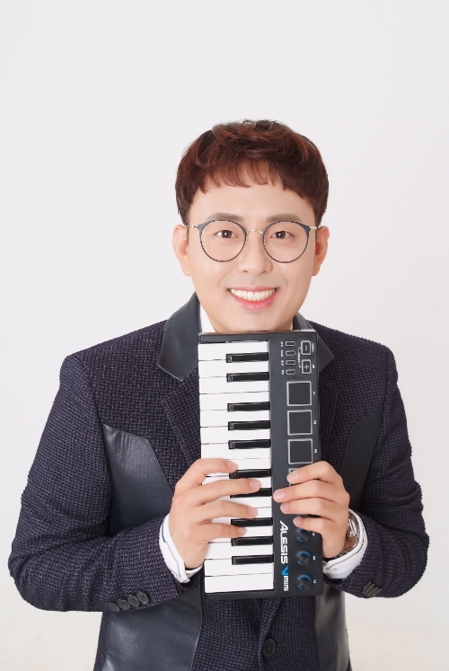 사진=리와인드 / 제공=엘리뮤직 엔터테인먼트