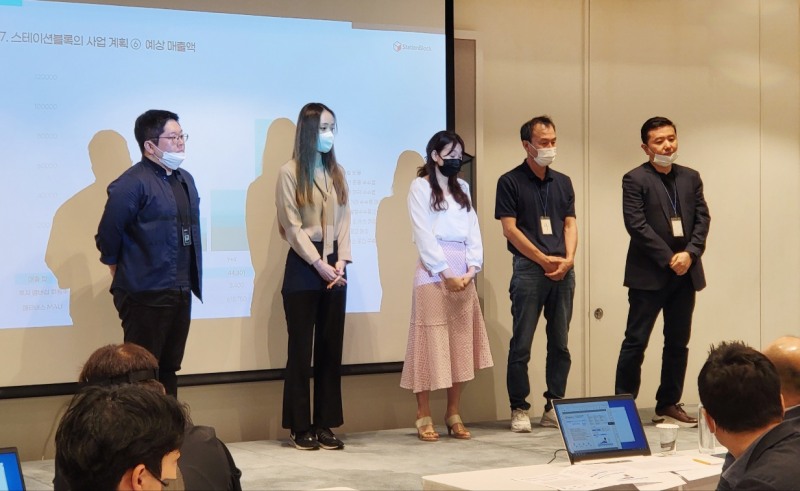 강남구 글로벌 스타트업 IR 활성화 투자 오디션에 지원한 스타트업 대표들 (맨 오른쪽이 스테이션블록 서동원 대표)