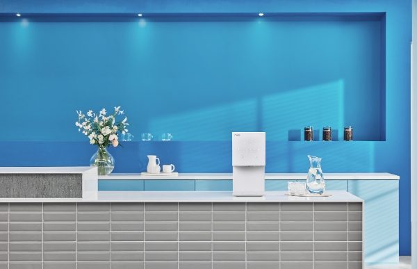 코웨이 아이콘 얼음정수기 아이스 화이트 색상 인테리어컷