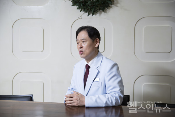 강남밝은명안과의원송명철원장