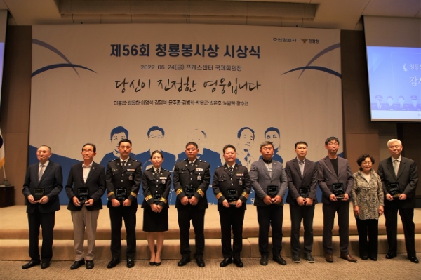 수상자 단체 사진. 왼쪽 두번째가 박무근 대표.