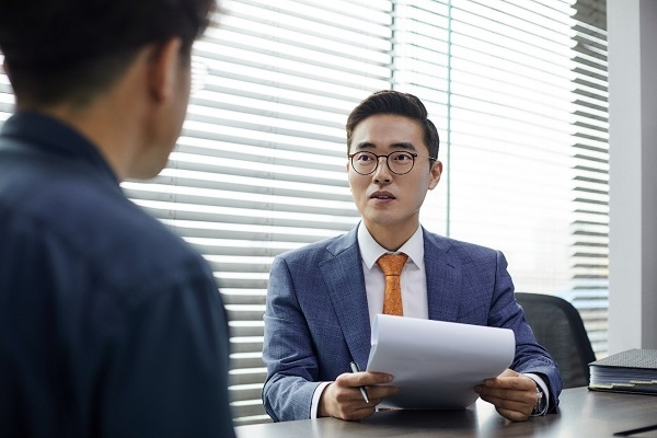 증가하고 있는 직장 내 성추행 사건, 안일하게 대응하였다가 오히려 구속위험만 높아져