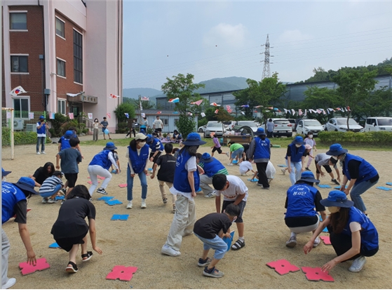 사진=우아한주방(우아한주방이 신아원에 방문하여 원생들과 뜻깊은 시간을 보냈다.)