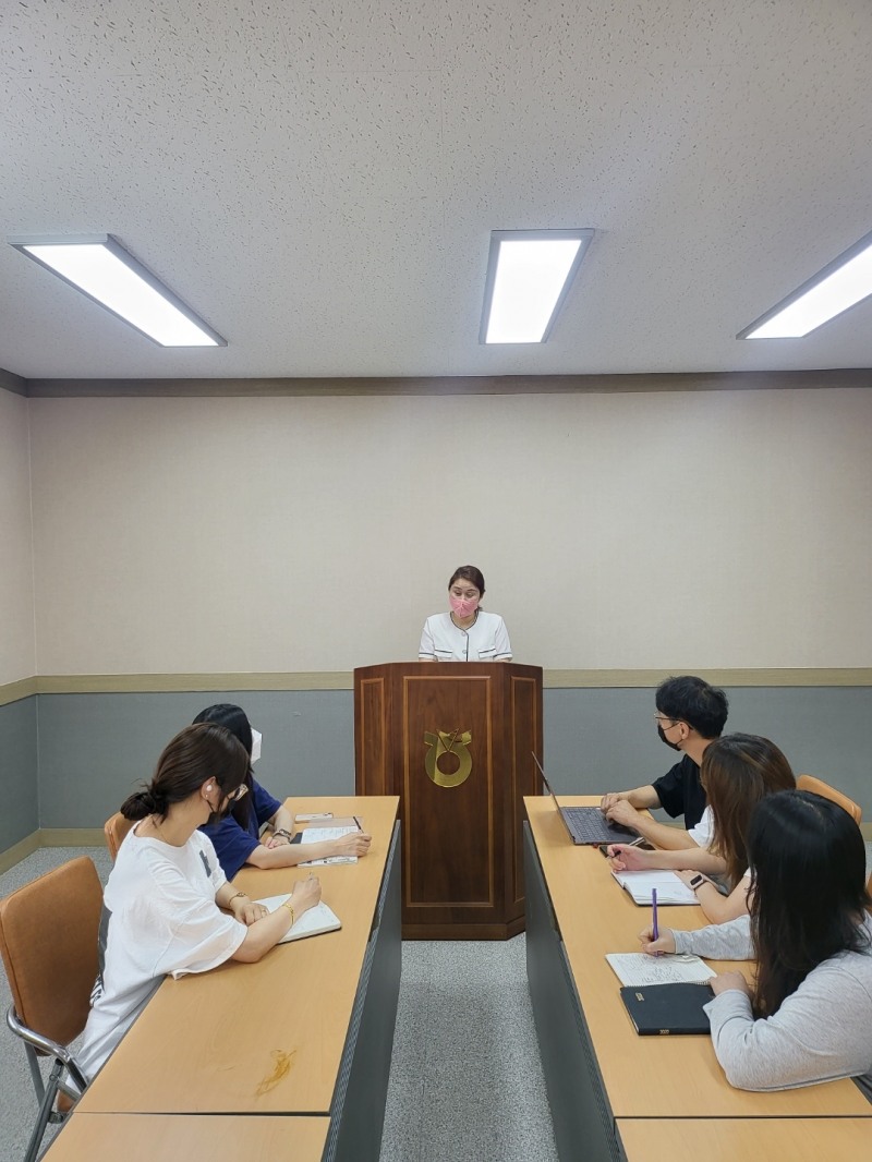 주식회사 우리들이야기가 임직원 디지털미디어 마케팅 역량강화 교육을 하고있다. / 사진=우리들이야기