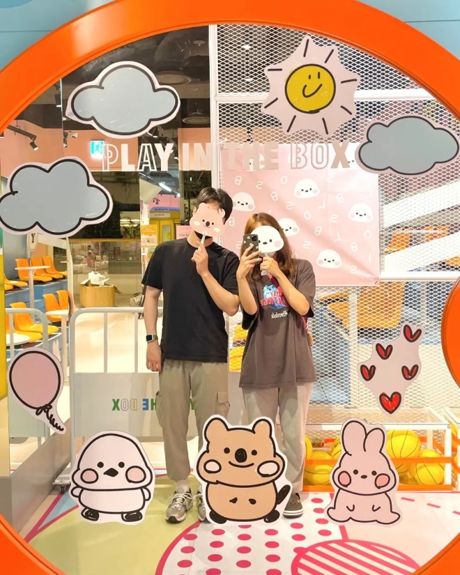 플레이인더박스 x 시꾸 콜라보레이션, 더현대 팝업스토어 오픈