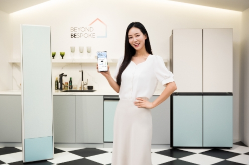삼성전자 모델이 경기도 수원 영통구에 위치한 삼성 디지털시티에서 스마트싱스 에너지 서비스를 선보이고 있다.