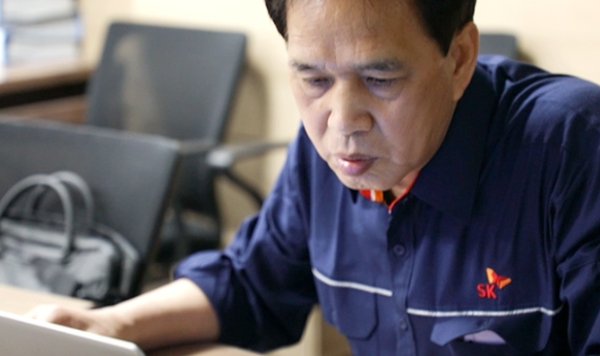후배들을 위해 교육영상 자료를 준비 중인 SK에너지 김정목 과장