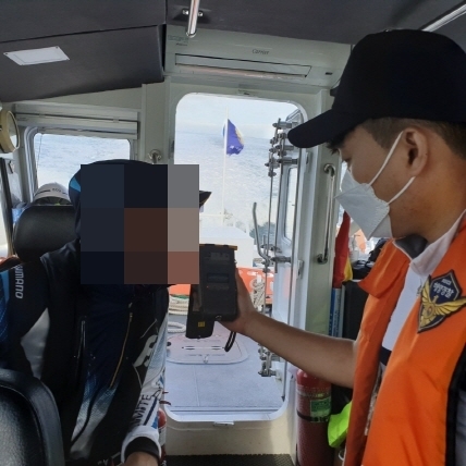 음주운항 특별단속 모습 (사진제공 = 여수해양경찰서)