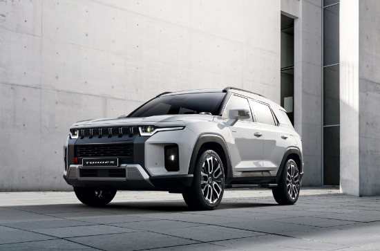 신차 토레스 모습.