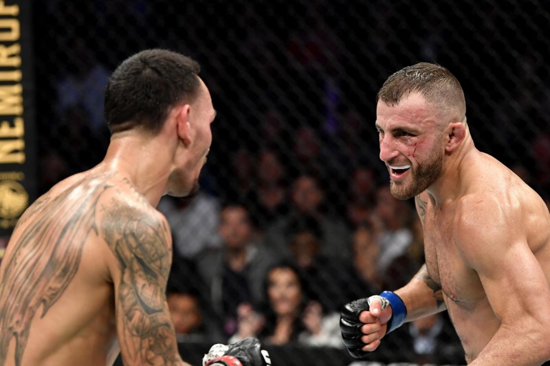 볼카노프스키, 완벽한 4방. 할로웨이 또 완파. 다음 목표는 라이트급 왕좌-UFC 276