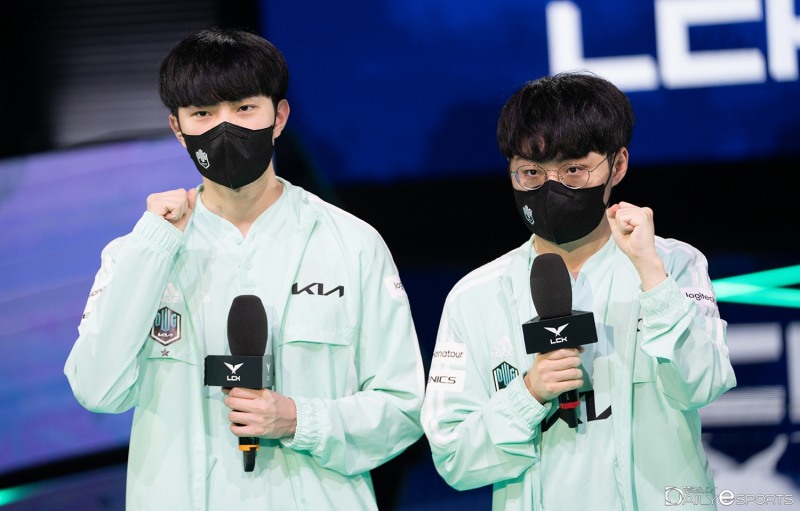 담원 기아 '덕담' 서대길(왼쪽)과 '쇼메이커' 허수.