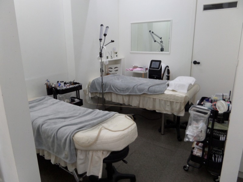 광주광역시는 미용업소의 영업신고 여부 및 불법의료행위 등과 약국의 의약품등에 대한 관리·판매·사용 실태를 확인하고 불법 미용업소와 약사법위반 약국 27곳을 적발했다. (사진제공 = 광주광역시)