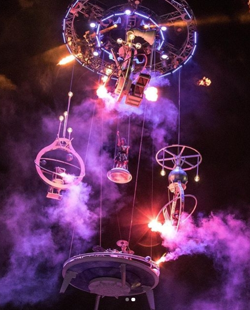 사진=국내 유일 공중 무대에서 퍼포먼스를 펼치는 'SKY BAND' / 사진출처=촉뮤직엔터테인먼트