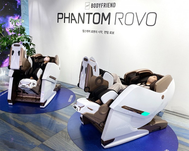 바디프랜드의 신제품 안마의자 ‘팬텀 로보'/사진=바디프랜드