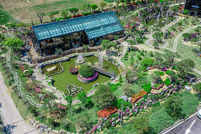 2022 전라남도 예쁜정원 콘테스트 대상 '파인크라우드' (사진제공 = 신안군)