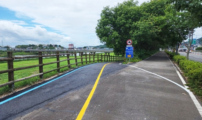 재포장 된 영산강 3백리 명품 자전거길 모습 (사진제공 = 나주시)