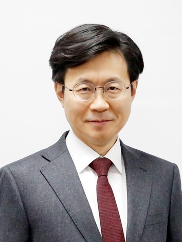 전남대병원 안과 윤경철 교수 (사진제공 = 전남대병원)