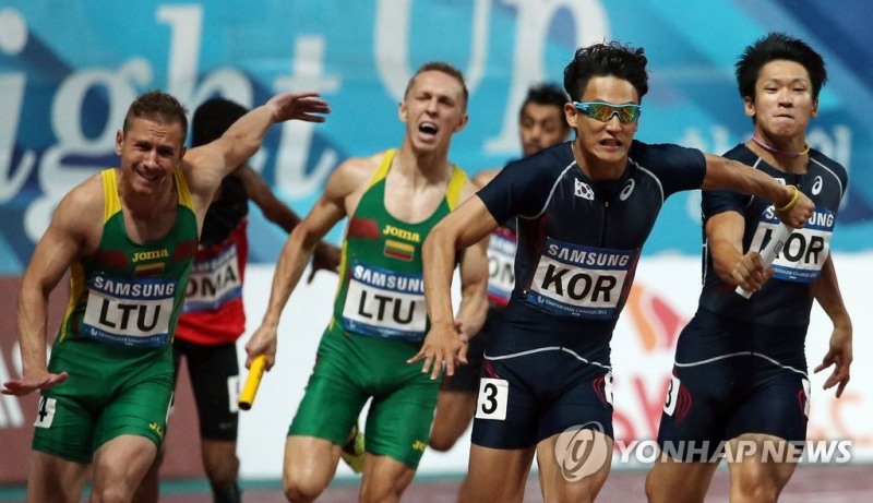 2015 광주하계유니버시아드대회 육상 남자 4 x 100m 릴레이 모습. [연합뉴스 자료사진]