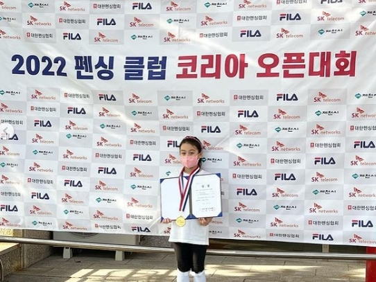‘펜싱 소녀’ 신세은, 2022 펜싱 클럽 코리아 오픈대회 개인전 금메달
