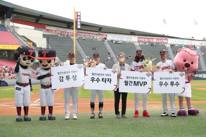 LG 트윈스, 6월 구단 MVP에 5승의 케이시 켈리 선정…우수타자 박해민, 우수투수 플럿코, 감투상 문보경