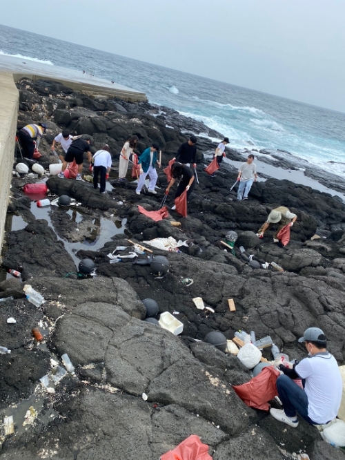 한국어촌어항공단 제주어촌특화지원센터 "청년들과 비치코밍 진행"