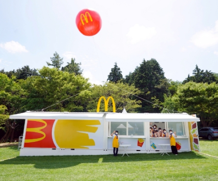 맥도날드는 매장이 없는 보성 지역의 주민들을 위해 '맥도날드 1일 보성점'에서 보성녹돈 버거 체험 기회를 제공했다. / 사진 제공 = 맥도날드