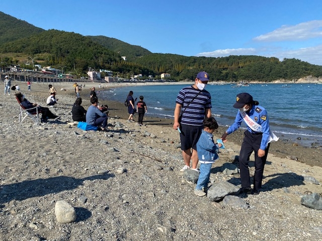 해양안전 캠페인 펼치는 여수해경 (사진제공 = 여수해양경찰서)