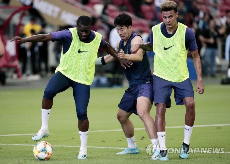 탕귀 은돔벨레(맨왼쪽)