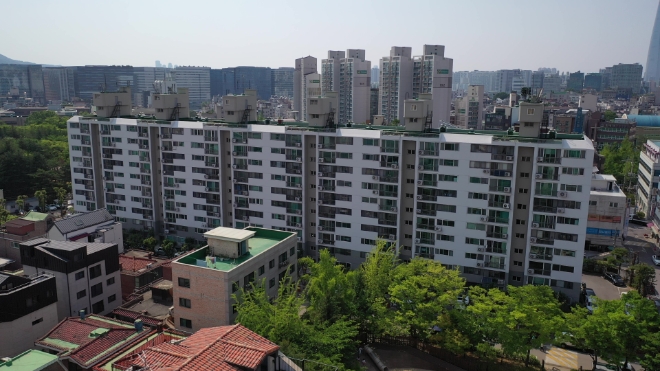 쌍용건설은 지난 16일 열린 문정현대아파트 리모델링 총회에서 최종 시공사로 선정됐다고 19일 밝혔다. 사진은 문정현대아파트 전경. (사진 = 쌍용건설 제공)