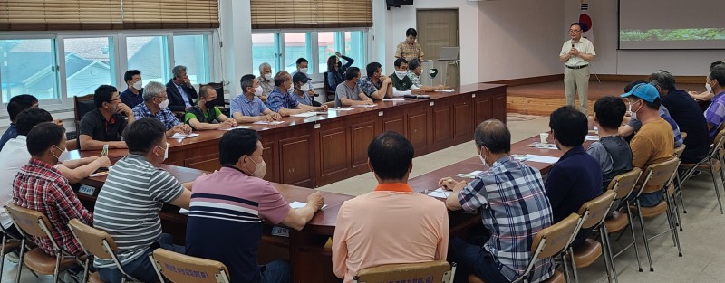 18일 실시된 포도 주산지 순회 컨설팅 모습 (사진 제공 = 함평군)