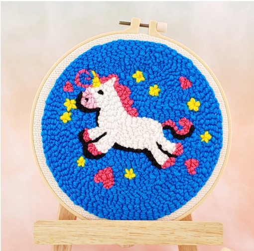 여름방학 프로그램을 통해 만들어진 펀치니들자수 (사진제공 = 담양군)