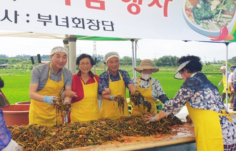 지난 19일 열린 사랑의 열무김치 나눔 행사 모습 (사진제공 = 나주시)