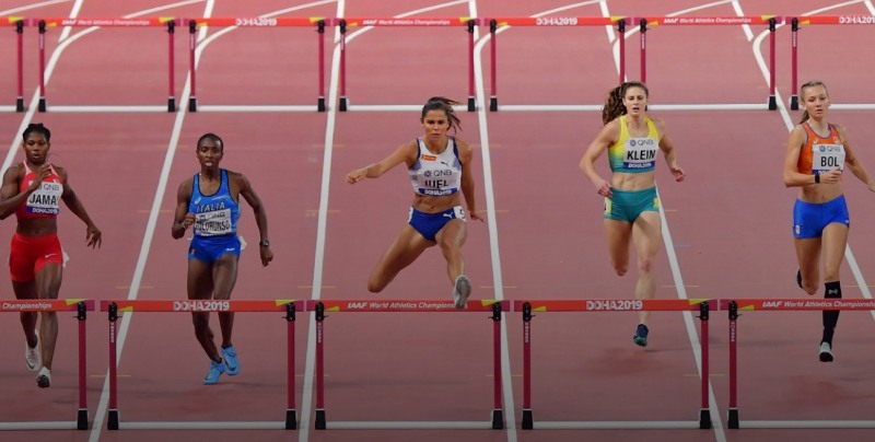 2019년 도하 세계육상선수권대회 여자 400m 허들 경기에서 참가 선수들이 허들링을 하는 모습. [국제육상연맹 홈페이지 캡처]