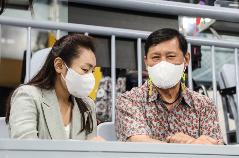 KBO 허구연 총재, 김예지 국회의원과 장애인의 프로야구 관람시 불편 사항 및 고충 개선방안 논의