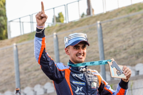 FIA ETCR 이탈리아 대회 포디움 정상에 선 미켈 아즈코나