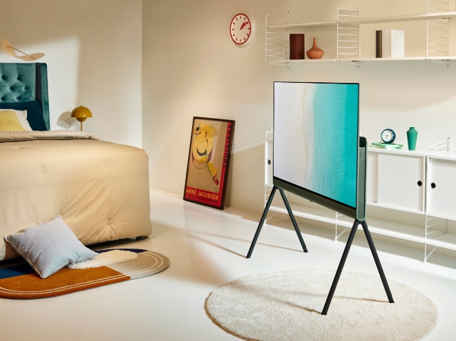 LG전자가 라이프스타일 TV 신제품 LG 올레드 오브제컬렉션 포제(Posé)를 27일 국내 출시한다. LG 올레드 오브제컬렉션 포제(Posé)가 인테리어와 조화를 이루며 배치돼 있는 연출 이미지.