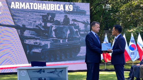 Framework계약식 마리우시 브와슈차크 장관(좌) 손재일 대표이사(우)