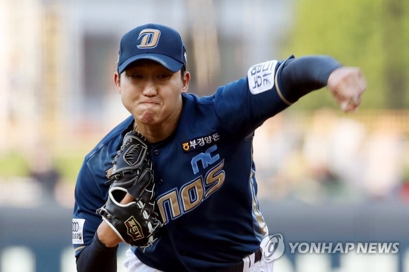 (광주=연합뉴스) 28일 광주기아챔피언스필드에서 열린 프로야구 2022 KBO리그 NC 다이노스와 KIA 타이거즈의 경기에서 NC 선발투수 구창모가 1회에 투구하고 있다.