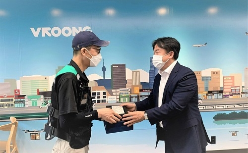 사진=정용덕 라이더(왼쪽)와 최병준 메쉬코리아 대표(오른쪽)