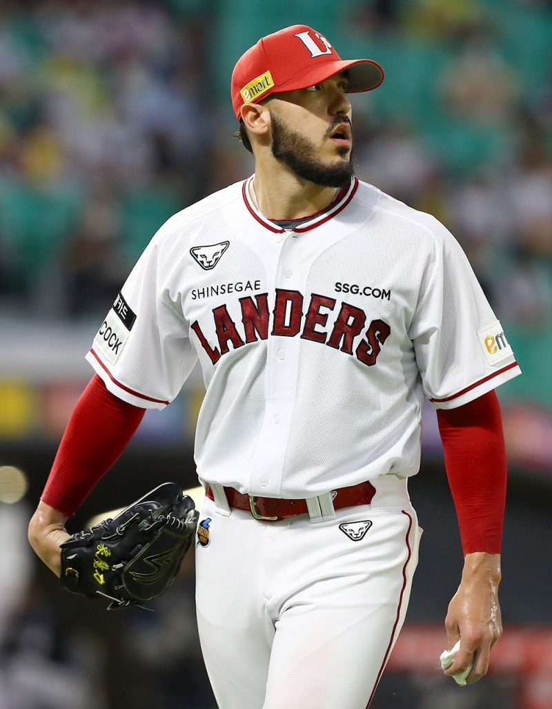 대체 외국인투수인 모리만도는 KBO 데뷔전에서 6이닝 무실점의 깔끔한 투구로 첫 승을 신고해 기대감을 한껏 키우고 있다