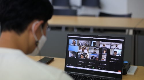 결핵 및 감염병 전문가 자문회의는 코로나19 확진자 급증에 따라 화상회의로 대체되었다.