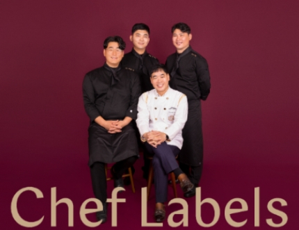 (가운데) 백태운 대한민국 13대 조리명인, (뒤 좌측부터) 이동호 셰프, 장준원 셰프, 박종명 셰프 / 사진 제공 = 더테이스터블