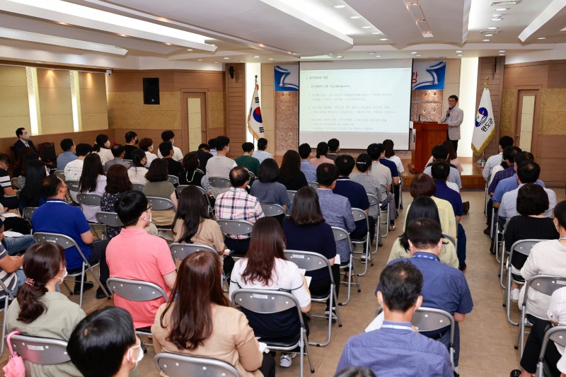 지난 1일 열린 특별 강연 모습 (사진제공 = 완도군)