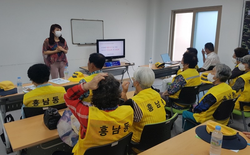 흥남동 노인일자리사업 간담회 모습 (사진제공 = 군산시)