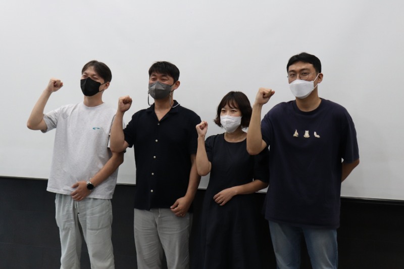 왼쪽부터 이정현 기획팀장, 김성용 개발팀장, 권인경 사업팀 차장, 정원태 사업 PM.