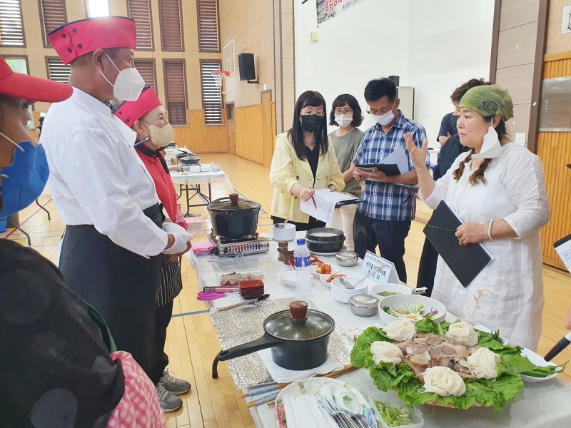 구절초 꽃축제 연계 음식·농특산물 품평회 모습 (사진제공 = 정읍시)