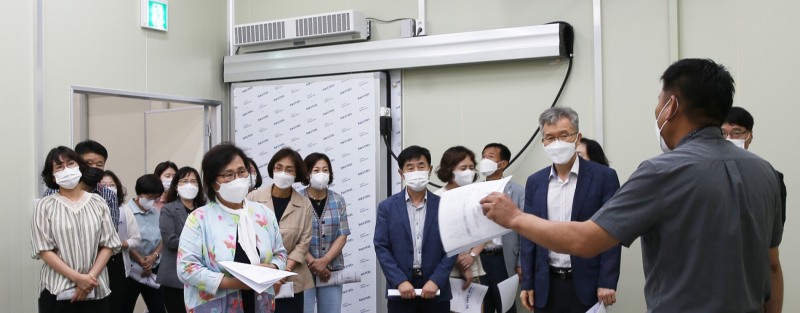10일 ‘함평축협 축산물 유통센터’ 건립 부지 현장방문 모습 (사진제공 = 함평군)