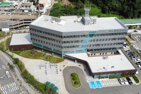 제77주년 광복절 기념 여수해양경찰서에서 나라사랑 퍼포먼스를 진행했다 (사진제공 = 여수해양경찰서)