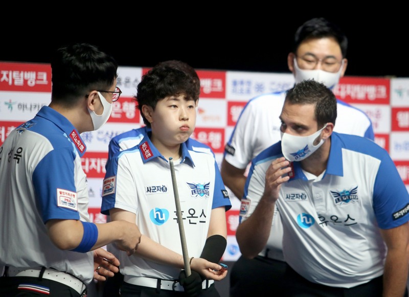 벤치타임 중인 휴온스(사진=PBA)